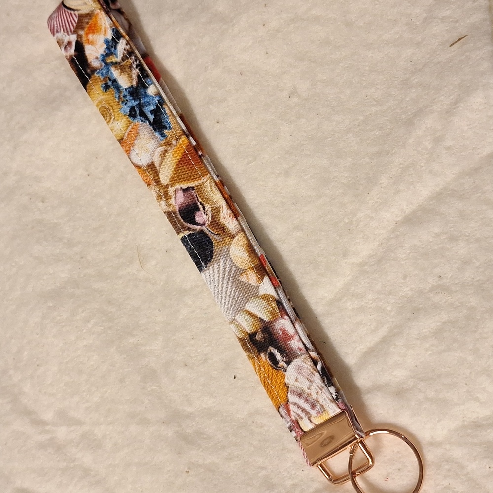 Seashell Pattern Key Holder - Picture 2 of 2